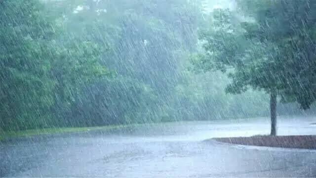 مری میں درجہ حرارت گرنے کے ساتھ ہی موسم سرما کی پہلی بارش اور ژالہ باری ہوئی