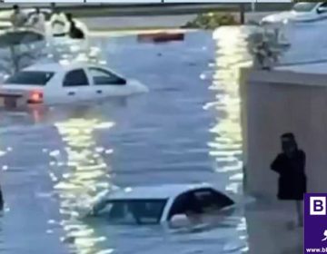 'موسلا دھار' بارش نے سعودی اسکولوں کو بند کردیا، سڑکیں سیلاب