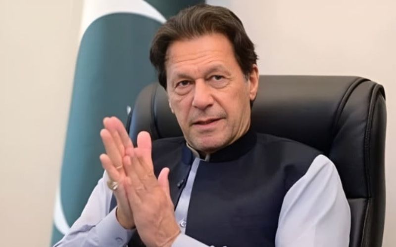 آئینی ترامیم تین امپائرز کی مدت ملازمت میں توسیع کا ارادہ رکھتی ہیں، عمران خان