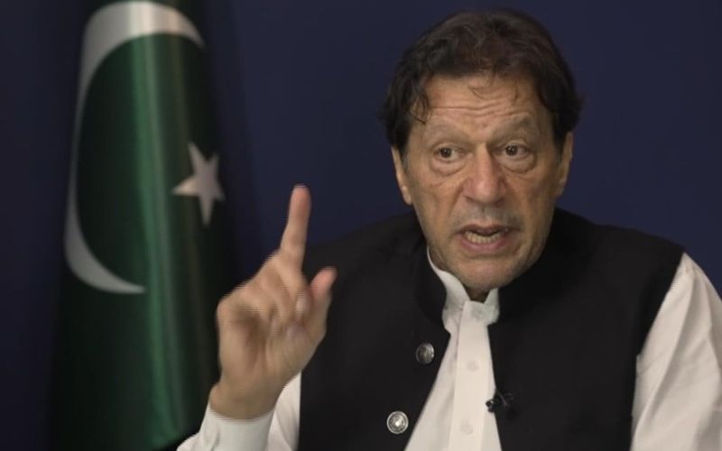 ’جمہوریت کے لیے جہاد‘ عمران خان نے پی ٹی آئی پر زور دیا کہ وہ ملک گیر سڑکوں پر تحریک کی تیاری کرے۔