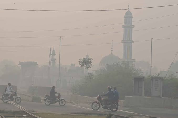 لاہور کی ہوا کا معیار عالمی سطح پر تیسرے نمبر پر ہے۔