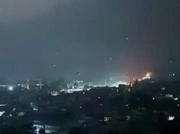 بھارت نے پاکستان اور پاکستان کے زیر انتظام کشمیر پر فضائی حملے شروع کر دیے۔