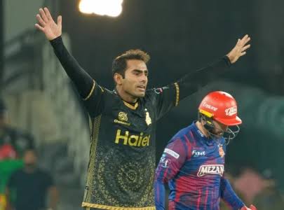اسلام آباد یونائیٹڈ 143 پر قابو پاتے ہی پشاور زلمی کے بولرز چمک اٹھے۔