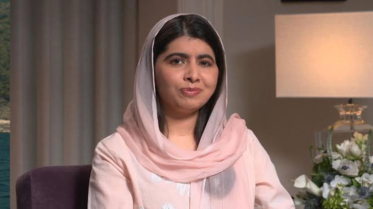 پاکستانیوں نے ملالہ یوسفزئی کو جنگ کے بارے میں ان کے سفارتی موقف پر مبارکباد دی۔