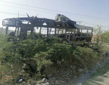 خضدار میں اسکول بس پر حملہ، جاں بحق افراد کی تعداد 10 ہوگئی