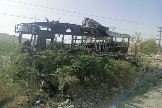 خضدار میں اسکول بس پر حملہ، جاں بحق افراد کی تعداد 10 ہوگئی