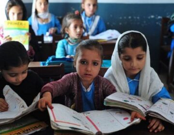 سندھ حکومت نے اسکول کی طالبات کے لیے وظیفہ کا اعلان کردیا۔