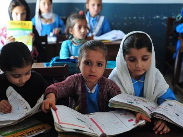 سندھ حکومت نے اسکول کی طالبات کے لیے وظیفہ کا اعلان کردیا۔