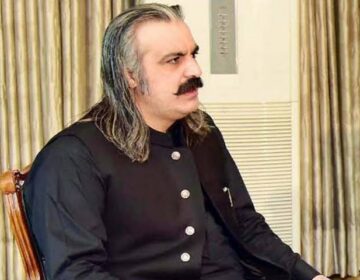 پیپر لیک: گنڈا پور نے ای ٹی ای اے ٹیسٹ اسکینڈل میں 10 کی گرفتاری کے بعد انکوائری کا حکم دیا۔