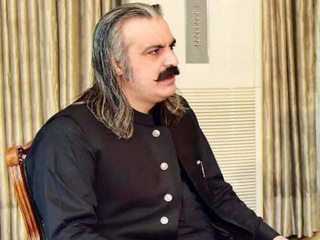 پیپر لیک: گنڈا پور نے ای ٹی ای اے ٹیسٹ اسکینڈل میں 10 کی گرفتاری کے بعد انکوائری کا حکم دیا۔