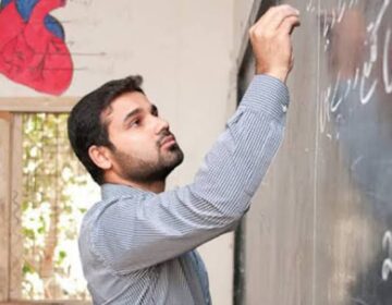 پاکستان کی نمبر 1 یونیورسٹی کی وزٹنگ فیکلٹی تقریباً 2 سال سے بغیر تنخواہ کے کام کر رہی ہے۔