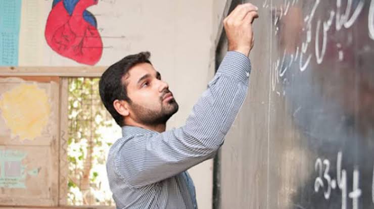 پاکستان کی نمبر 1 یونیورسٹی کی وزٹنگ فیکلٹی تقریباً 2 سال سے بغیر تنخواہ کے کام کر رہی ہے۔