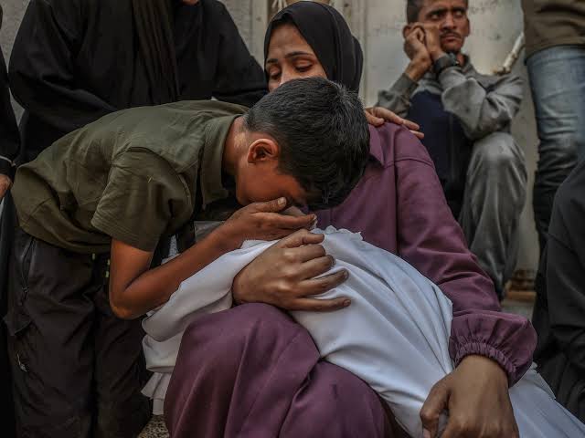 اسرائیل نے 24 گھنٹوں میں 95 سے زائد فلسطینیوں کو ہلاک کر دیا، امداد روک دی گئی