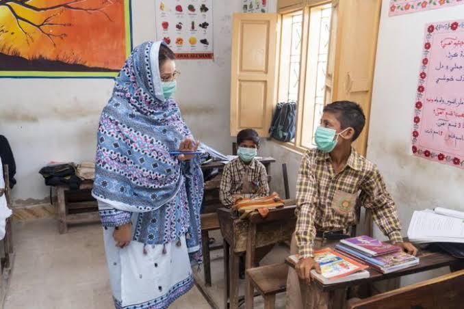سندھ اسکولوں میں 4,400 اسٹاف ممبران بھرتی کرے گا۔
