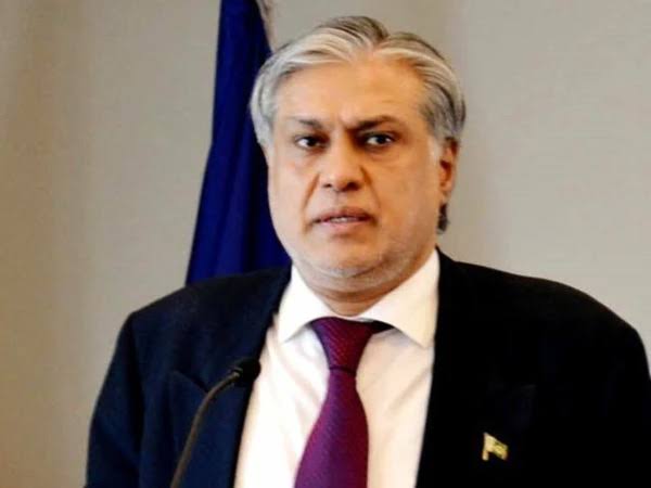 ایران سے 450 پاکستانی زائرین کو نکالا گیا، ڈار نے تصدیق کی۔
