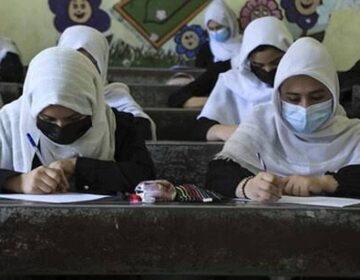 طالبان نے قندھار کے سکولوں میں سمارٹ فون پر پابندی لگا دی۔