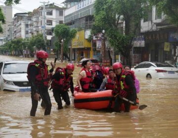 Guizhou صوبہ ایک بار پھر سیلاب کی زد میں آ گیا جب ندی کے کنارے شہر ڈوب گیا۔