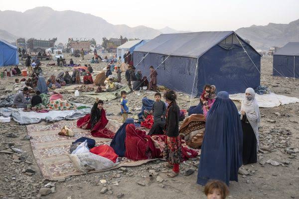 پاکستان نے 40 سال بعد افغان مہاجرین کے پانچ کیمپ بند کر دیے۔