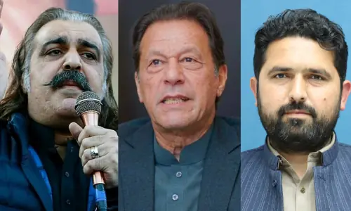 عمران کی ہدایت پر گنڈا پور کے استعفیٰ کے بعد پی ٹی آئی نے سہیل آفریدی کو وزیراعلیٰ کے پی کے لیے نامزد