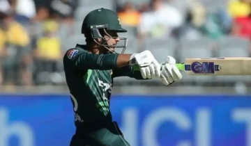 صائم نے نصف سنچری اسکور کی، تیز گیند بازوں نے ہنگامہ برپا کر دیا۔