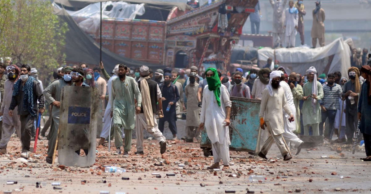ٹی ایل پی کا مارچ مریدکے پہنچ گیا جھڑپوں میں کم از کم 40 پولیس اہلکار زخمی۔