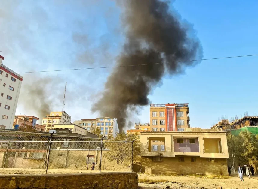پاکستان اور افغانستان کا 48 گھنٹے کی جنگ بندی کا اعلان: سرحدی جھڑپوں میں درجنوں ہلاک