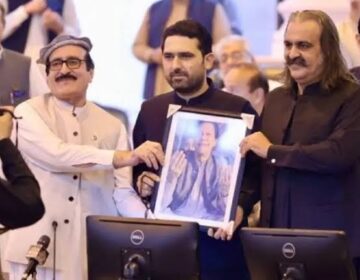 اپوزیشن کے واک آؤٹ سے سیشن میں پی ٹی آئی کے سہیل آفریدی کے پی کے وزیراعلیٰ