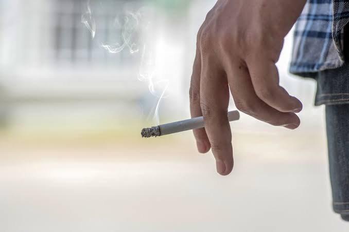زندگی کے آخر میں بھی سگریٹ نوشی چھوڑنا علمی زوال کو کم کر سکتا ہے۔