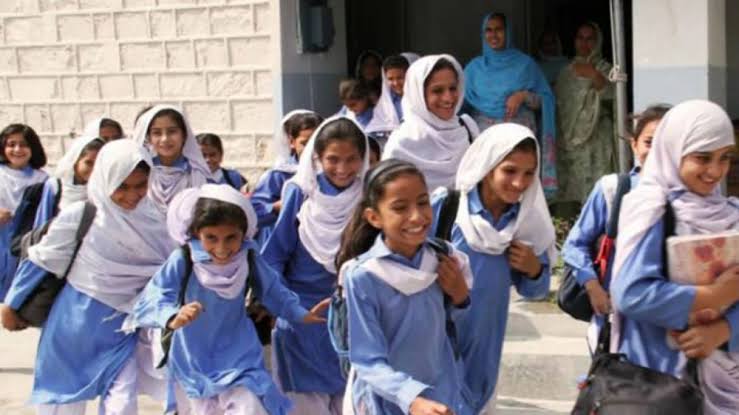 کیا پنجاب سکولوں میں موسم سرما کی ابتدائی تعطیلات کا اعلان کرے گا کیونکہ سموگ مزید بڑھ رہی ہے؟