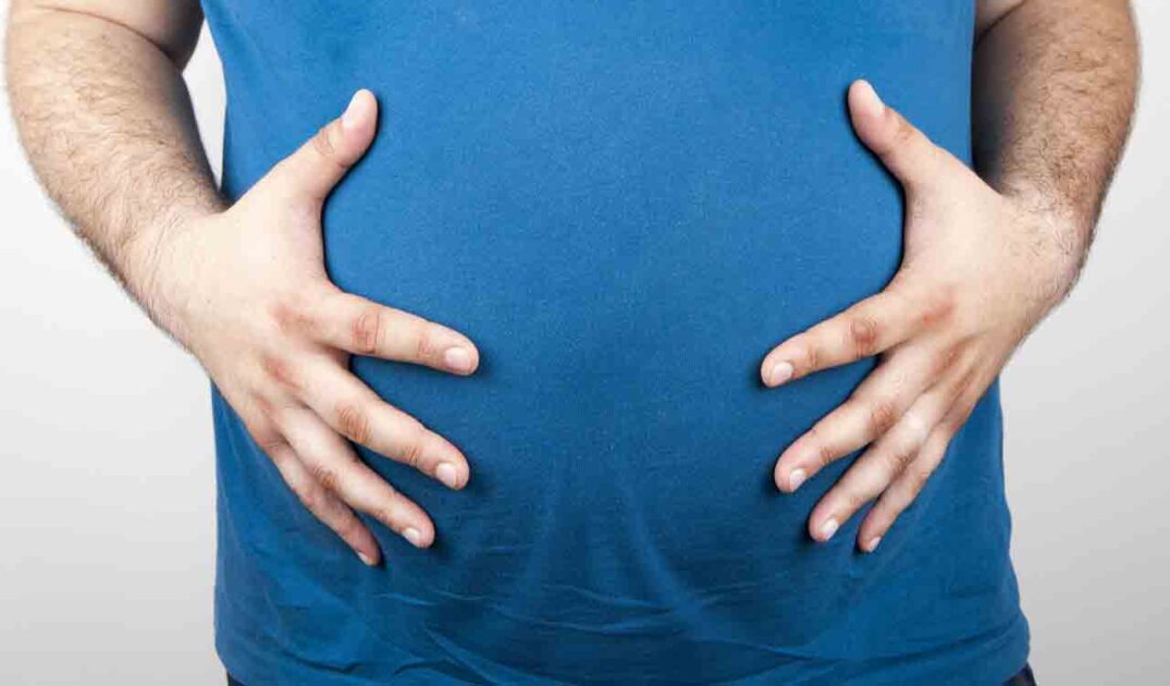 چھپی ہوئی پیٹ کی چربی جو خاموشی سے آپ کے دماغ کو بڑھا دیتی ہے۔