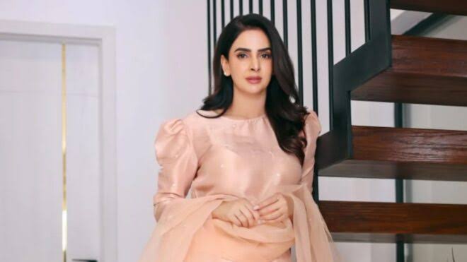 صبا قمر زندگی کے پیارے پہلو سے لطف اندوز ہوتے ہوئے 'نئے' رومانس میں ڈوب گئیں۔