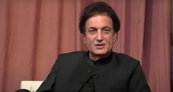 نامعلوم کال کرنے والے نے خلیل الرحمان قمر سے ڈیڑھ کروڑ روپے کا مطالبہ کیا، پولیس نے تفتیش شروع کر دی۔