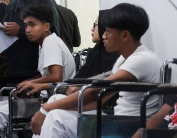 انڈونیشیا کی مسجد میں دھماکوں میں درجنوں افراد زخمی، مشتبہ نوجوان کی شناخت