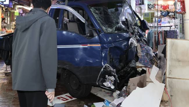 جنوبی کوریا میں پرہجوم بازار میں ٹرک کی ٹکر سے دو افراد ہلاک، 18 زخمی