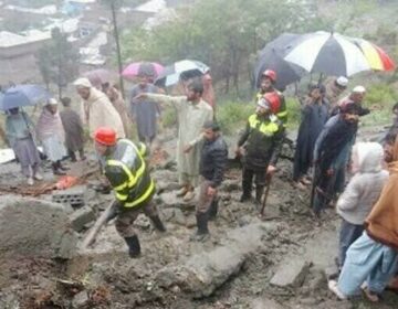 کے پی میں سڑک حادثہ، چھت گرنے سے گیارہ افراد جاں بحق