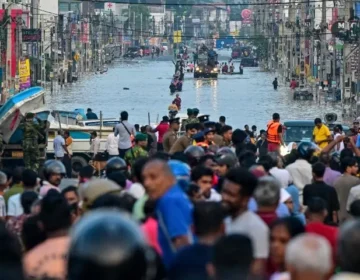 پاکستان کا کہنا ہے کہ بھارت طوفان سے متاثرہ سری لنکا کی امداد روک رہا ہے۔ سمندر کے ذریعے 200 ٹن بھیجتا ہے۔