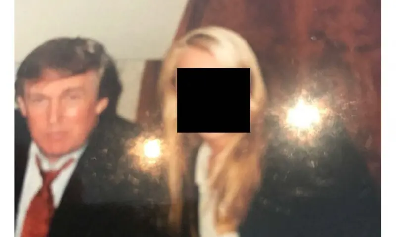 ٹرمپ جیفری ایپسٹین کی اسٹیٹ سے نئی جاری کردہ تصاویر میں نظر آتے ہیں۔