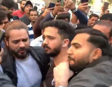 کراچی کی عدالت میں حملہ، رجب بٹ زخمی