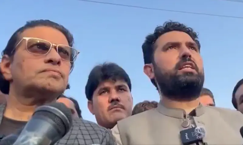 پی ٹی آئی رہنما ایک بار پھر عمران سے ملے بغیر اڈیالہ سے واپس آگئے۔