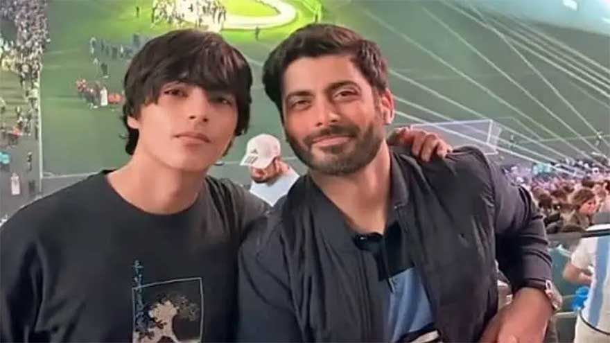 فواد خان کے بیٹے کی ’نیلوفر‘ پریمیئر میں نایاب شرکت نے سوشل میڈیا پر دھوم مچا دی