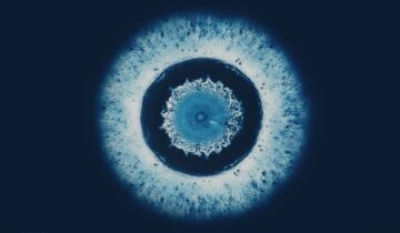 خوردبینی بوندیں ڈی این اے کے خفیہ فن تعمیر کو ظاہر کرتی ہیں۔