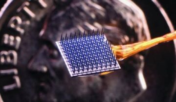 نیا کاغذی پتلا برین امپلانٹ بدل سکتا ہے کہ انسان AI کے ساتھ کیسے جڑتے ہیں۔