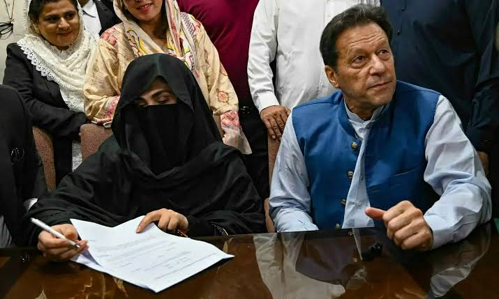 توشہ خانہ 2 کیس میں عمران خان اور بشریٰ بی بی کو 17 سال قید کی سزا سنادی گئی۔