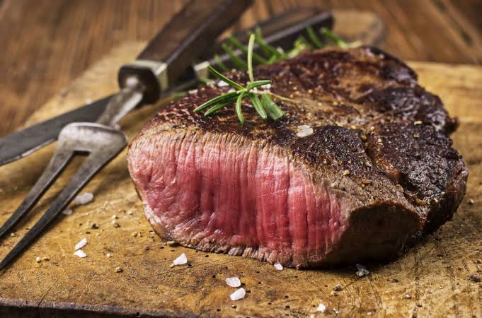 آپ کا رات کا کھانا موسمیاتی تبدیلی کو ہوا دے سکتا ہے۔