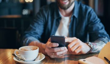 آپ کی آن لائن فیڈ آپ کو مزید جاننے کا وہم کیسے دیتی ہے۔