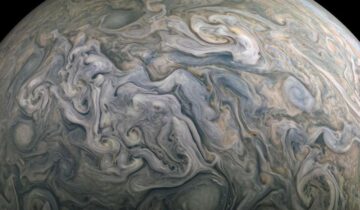 سائنسدانوں نے مشتری اور زحل کے شدید قطبی موسم کے پیچھے چھپا راز حل کر لیا