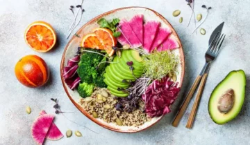 اپنے جسم کو خود ڈیٹاکس کرنے میں کیسے مدد کریں