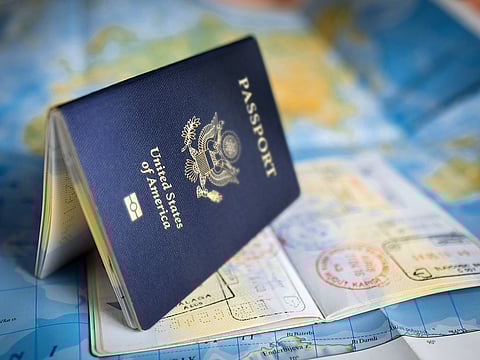 پاکستان میں امریکی مشن کا کہنا ہے کہ جب تک جانچ پڑتال اہلیت کی 'زیادہ سے زیادہ ڈگری' پر پورا نہیں اترتی تب تک تارکین وطن کے ویزوں کو روک دیں۔