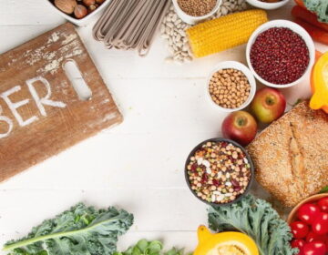 کافی فائبر نہیں کھا رہے؟ آپ کے کینسر کا خطرہ آپ کی سوچ سے زیادہ ہو سکتا ہے۔