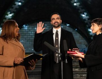 ظہران ممدانی نے نیویارک کے پہلے مسلمان میئر کے طور پر حلف اٹھا لیا۔